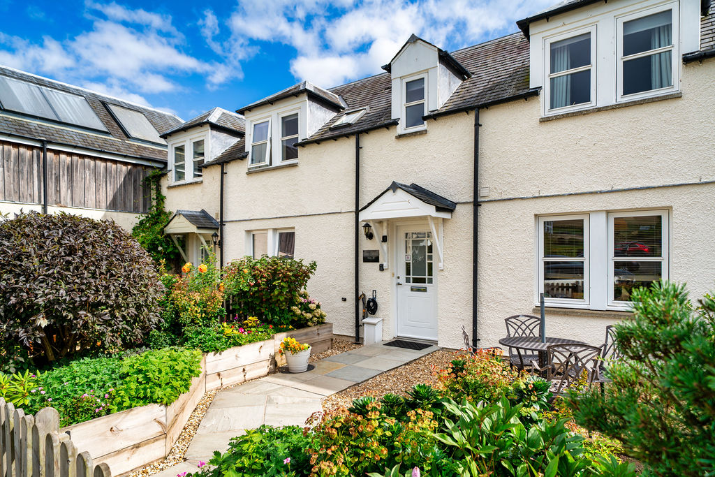 Apple Cottage, 8 Pleasants Steading, Oxnam, Jedburgh, TD8 6QZ